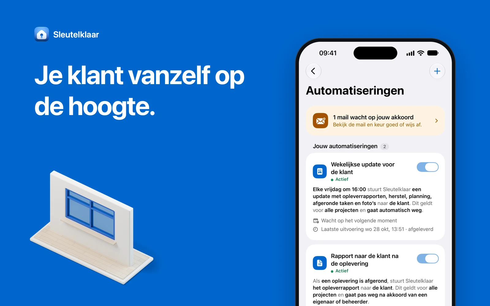 Blauw vlak met de kop ‘Je klant vanzelf op de hoogte’, een iPhone met het scherm Automatiseringen en een witte maquette van een wand met een blauw kozijn.