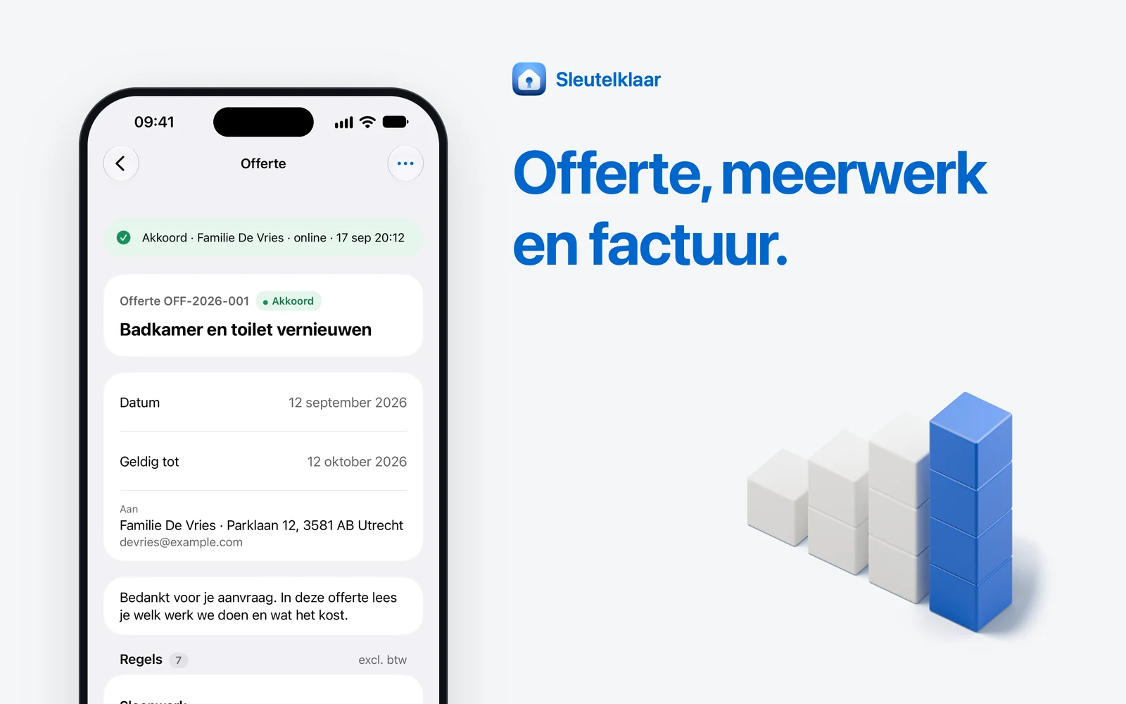 Lichtgrijs vlak met de kop ‘Offerte, meerwerk en factuur’, een iPhone met een offerte waarop de klant akkoord heeft gegeven en witte maquetteblokken op een rij, de hoogste blauw.