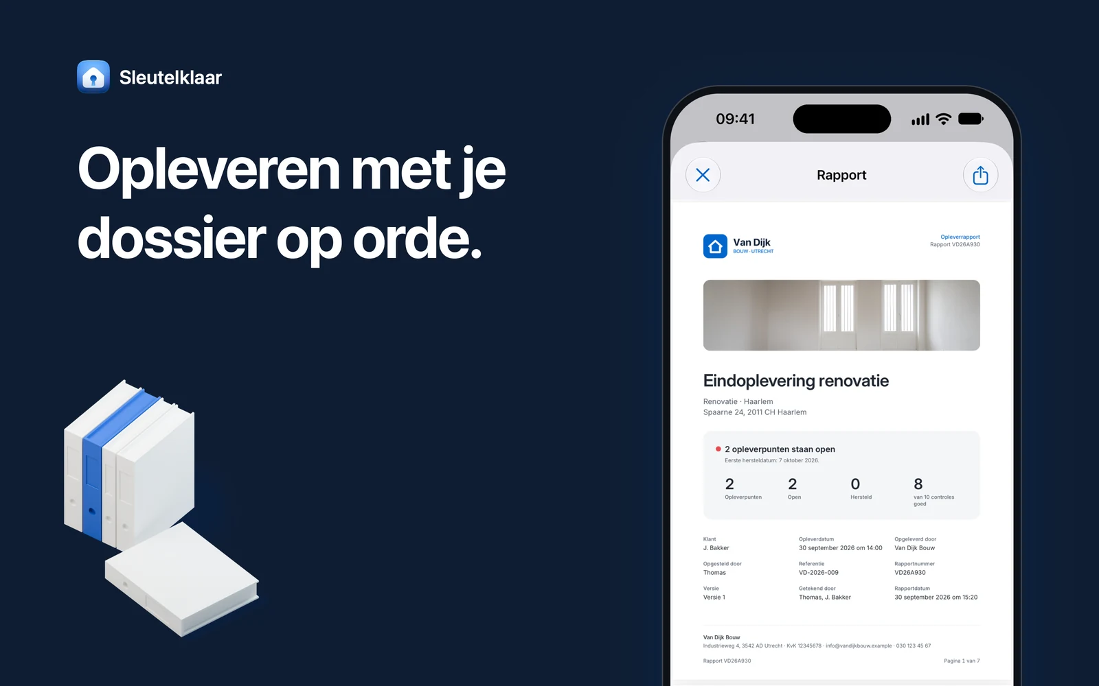 Donkerblauw vlak met de kop ‘Opleveren met je dossier op orde’, een iPhone met een opleverrapport als pdf en witte maquettes van ordners, één blauw.